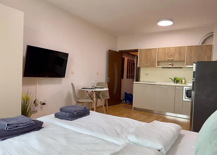 Golden Hermes Apartment *