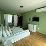 Golden Hermes Apartment Slantschew brjag