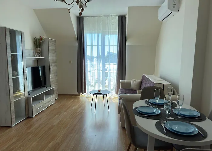 Golden Hermes Apartment *